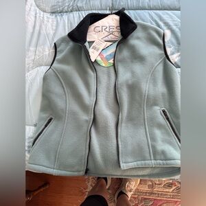 Yukon Fleece Green sleeveless vest jacket